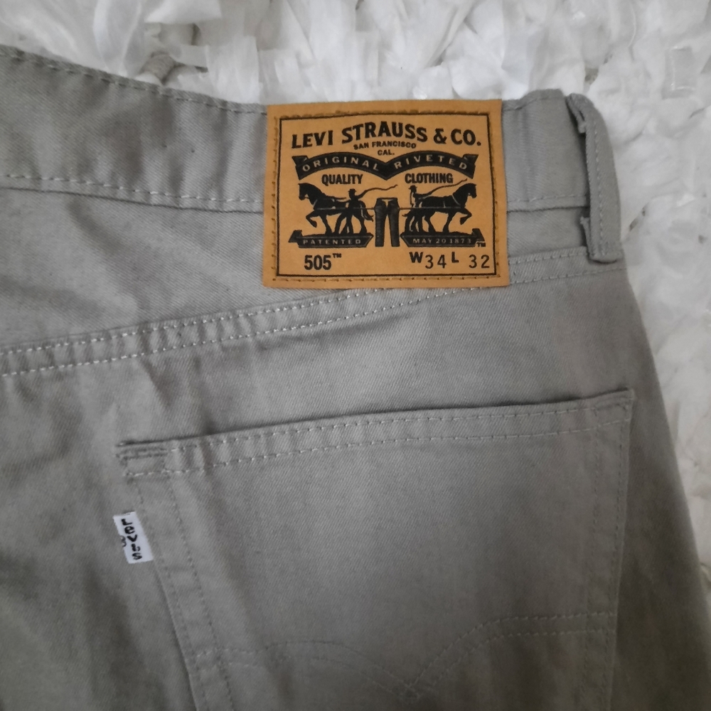 Levi's 505 Denim Mom Jeans Gray EUC 34W x 32L - Picture 7 of 8